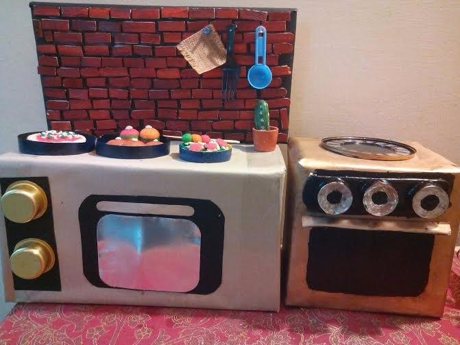 Your child loves to be in the kitchen? Set up this DIY Miniature Kitchen!