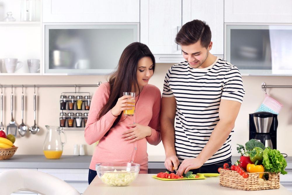 10 Awkward Things Every Husband Must Help His Pregnant Wife With
