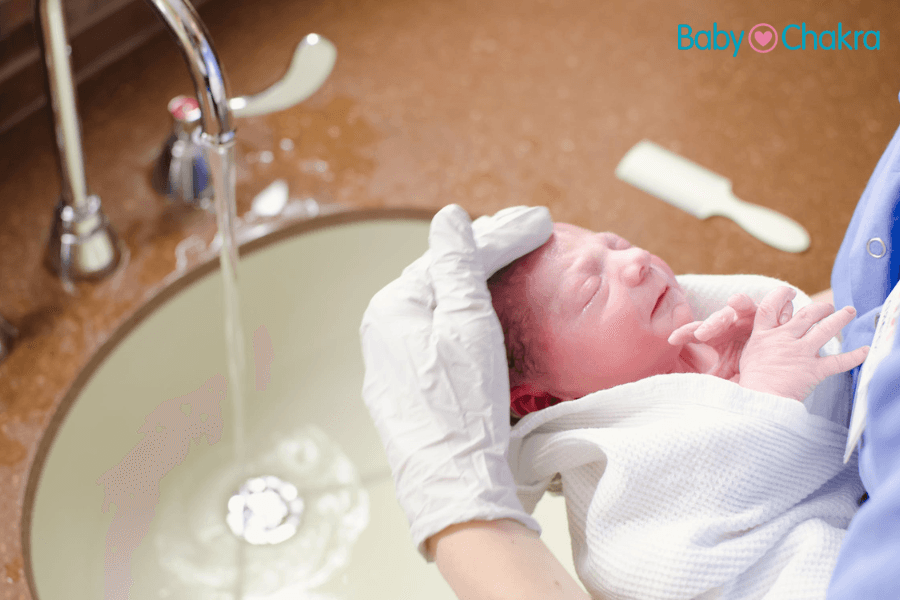 7 Easy Steps To Bathe A Baby In Winter