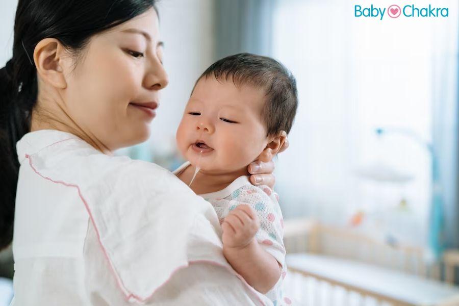 शिशु को दूध पीने के बाद उल्टी बार-बार क्यों होती है? जाने कारण और उपचार।