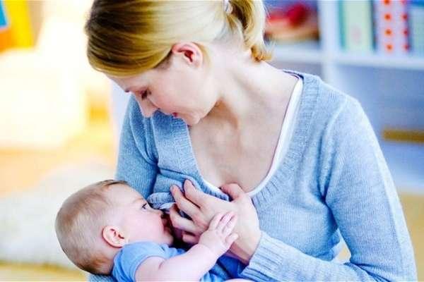 Top 5 Tips To Successfully Breastfeed And Keep Milk Supply In Check For Working Moms