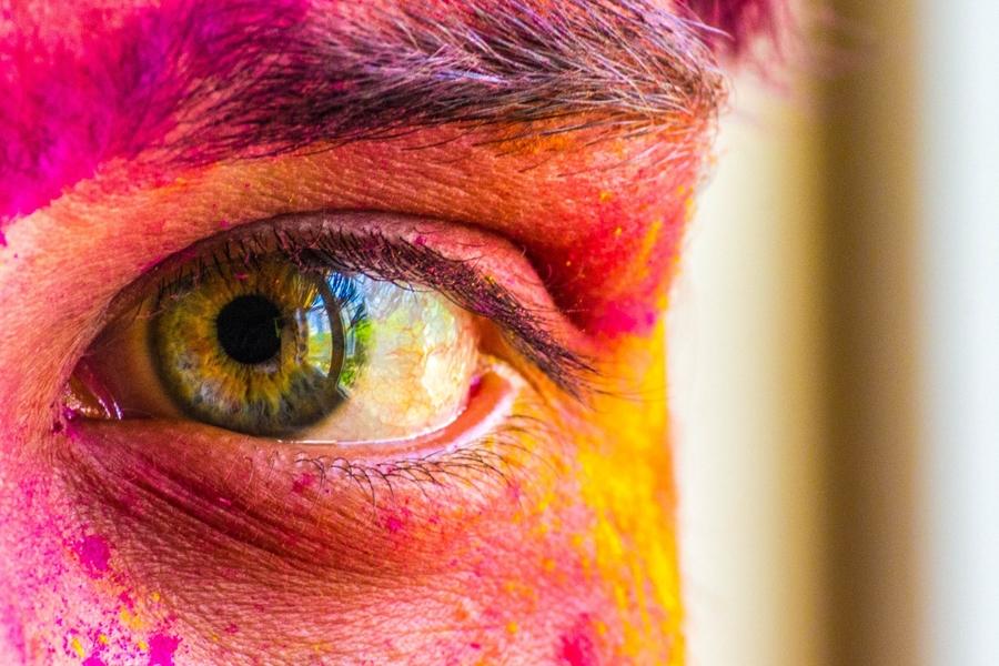 How To Protect Your Eyes During Holi