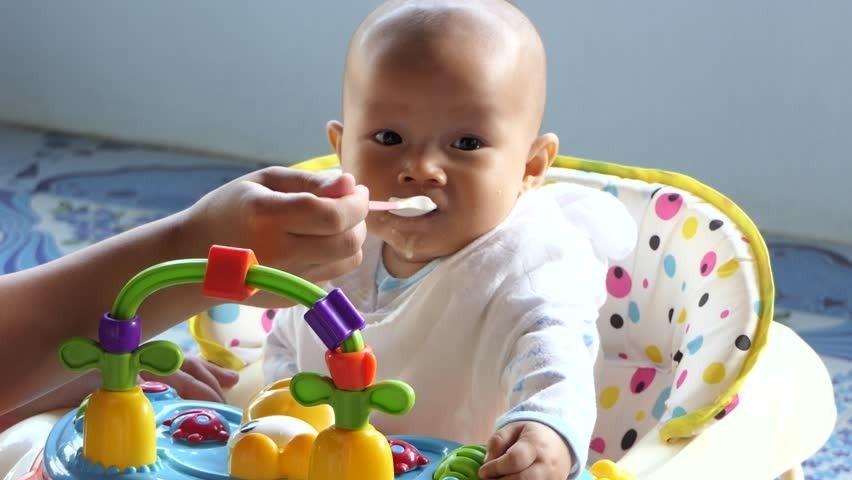 Worried About Introducing Solids To Your Baby?