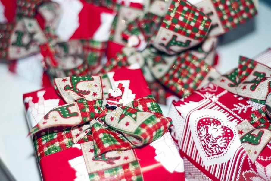 5 Simple Yet Innovative Ways To Wrap Christmas Presents
