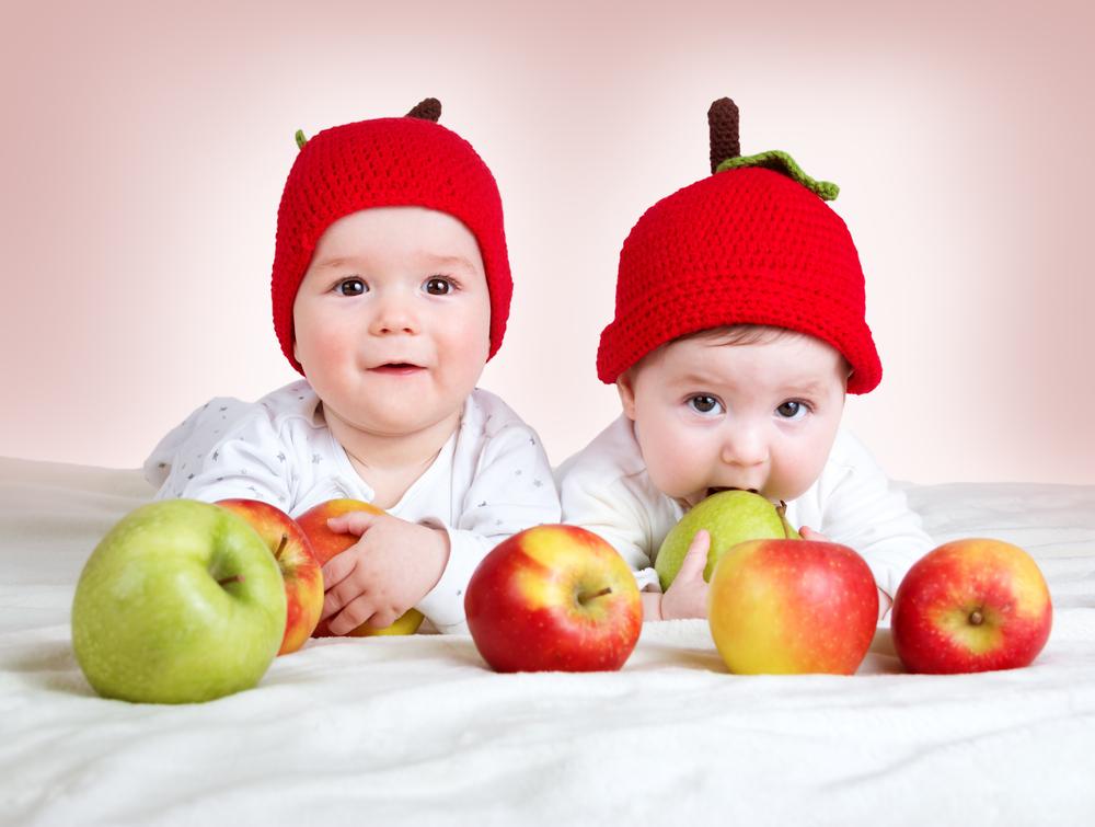 5 Tips And Tricks To Feed Fussy Twins