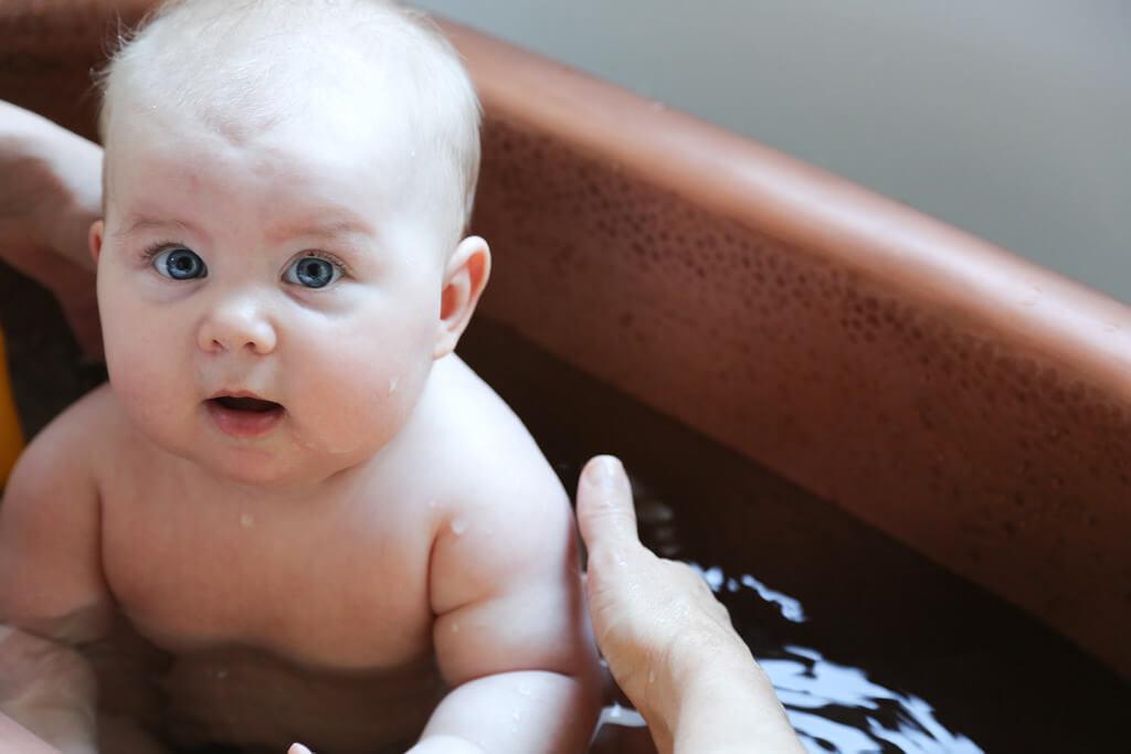 Bathing Your Baby Step By Step Guide Xyz