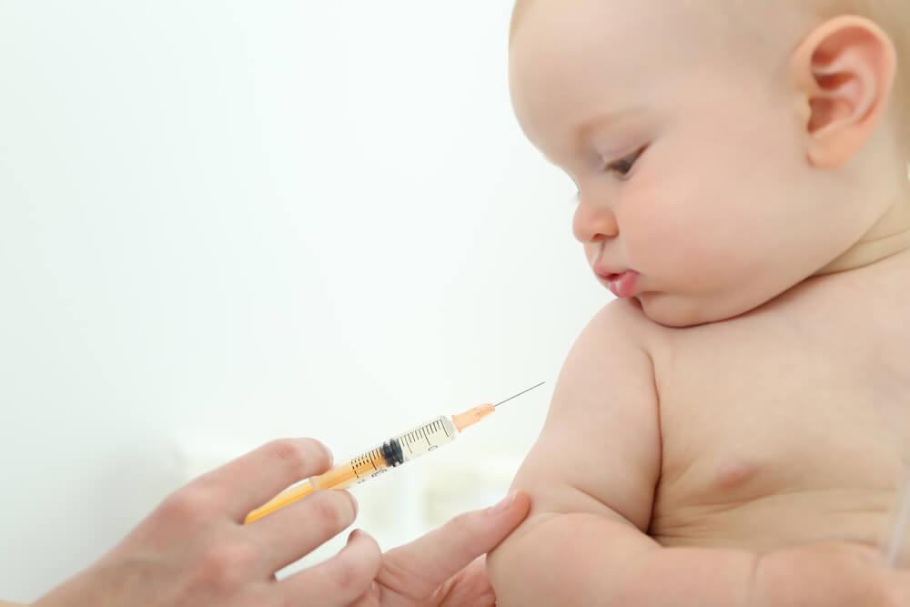 5 Ways To Soothe Your Baby After A Vaccination Xyz