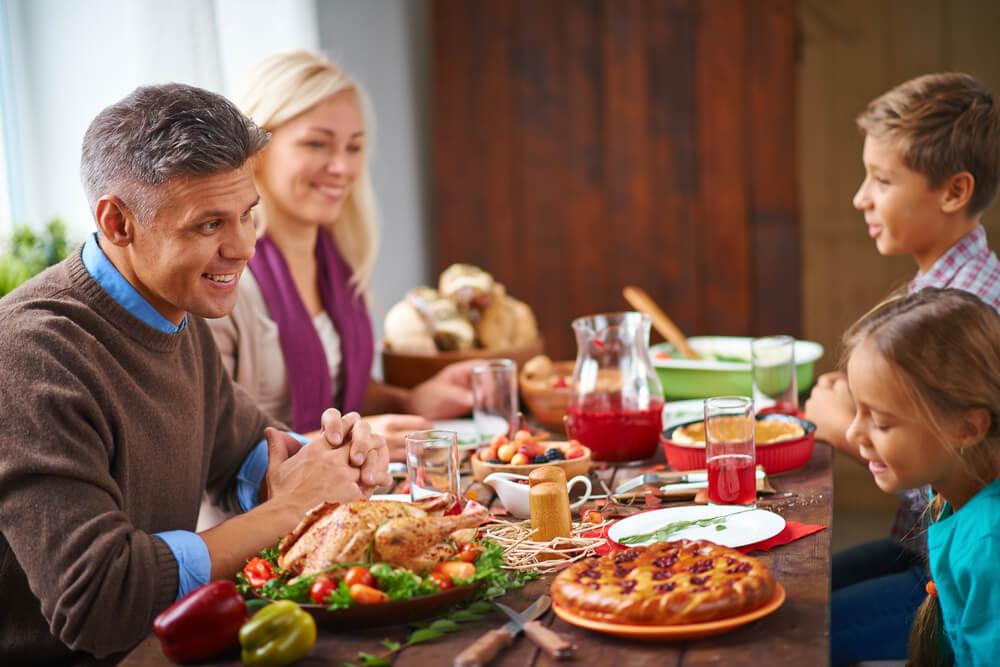 6 Reasons To Eat Dinner Together As A Family Xyz