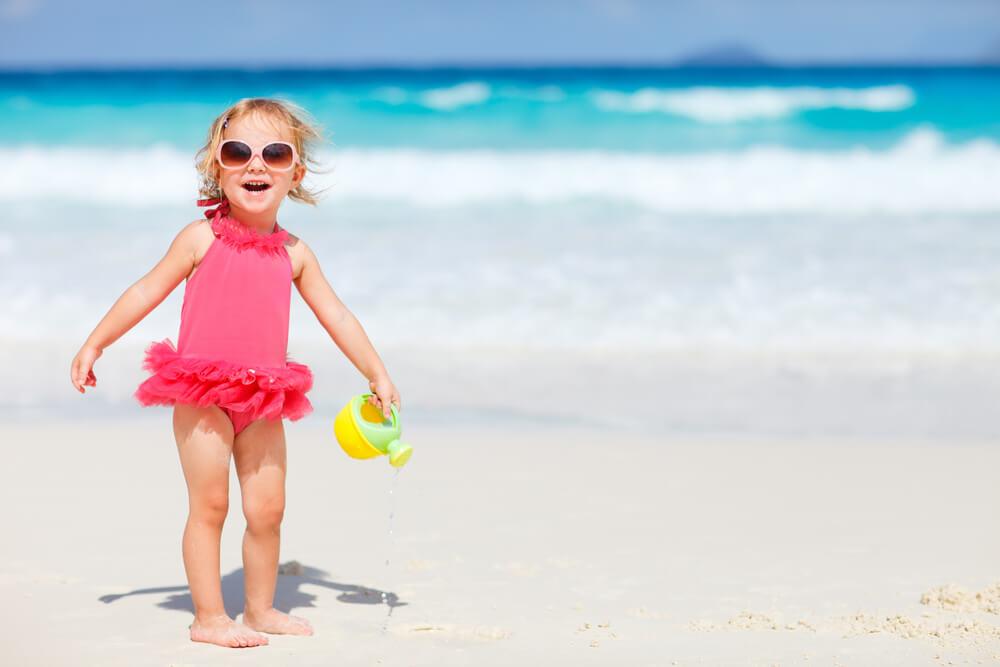 5 Tips For Taking Your Child To The Beach Xyz