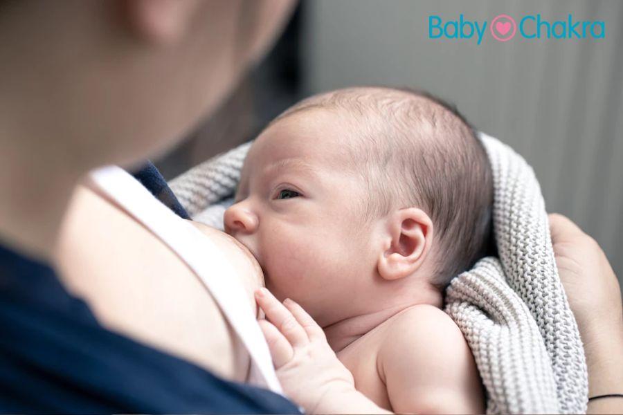शिशु को स्तनपान कराने में होती है मुश्किल, जानें बच्चे को पकड़ने का सही तरीका