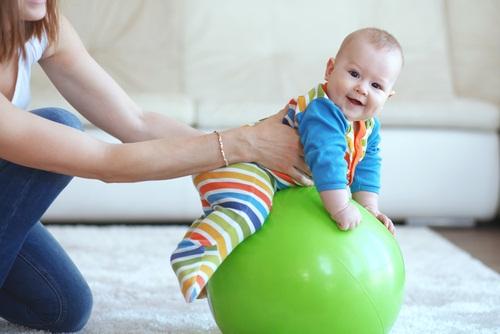 4 व्यायाम जो बच्चों की  शारीरिक शक्ति बढ़ाएं
